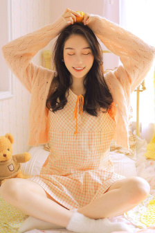 动漫美女拉屎